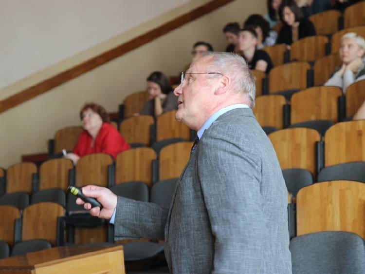 Профессор из Германии выступил с лекцией в Институте инженерных технологий и естественных наук