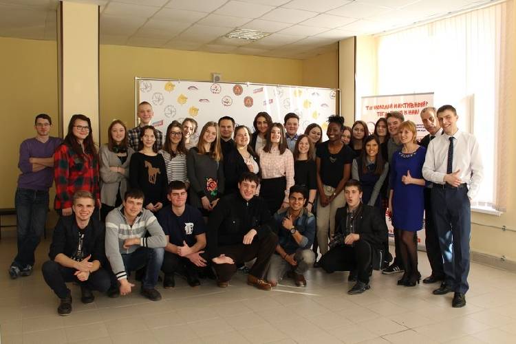 Иностранные студенты ИМКиМО встретились с белгородскими школьниками