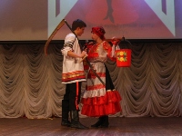 Марина Арцыбашева (исторический факультет) на конкурсе талантов представила колоритный номер в традиционном русском стиле