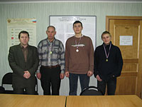 Призёры первенства области. Среди них - студент юридического факультета Александр Иванов (крайний слева) и студент физического факультета Артём Бенза (крайний справа)
