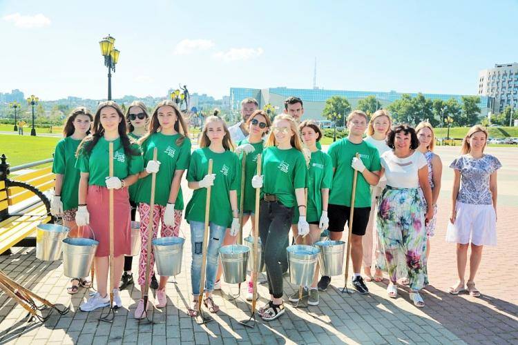 Первокурсники НИУ «БелГУ» приняли участие в озеленении университетской территории

