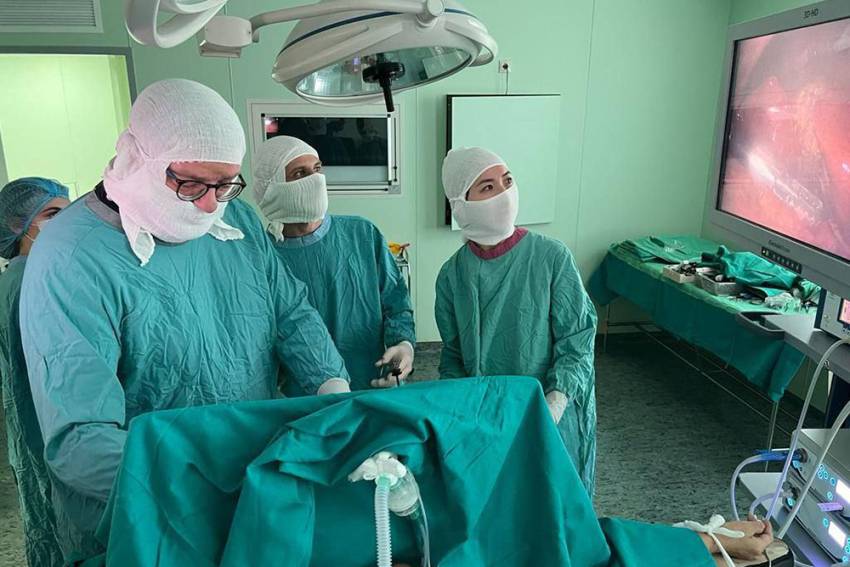 Хирурги и учёные НИУ «БелГУ» впервые провели уникальную операцию на паращитовидной железе 