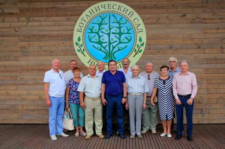 События НИУ «БелГУ» ботанический сад ниу «белгу» посетила делегация ветеранов департамента апк 