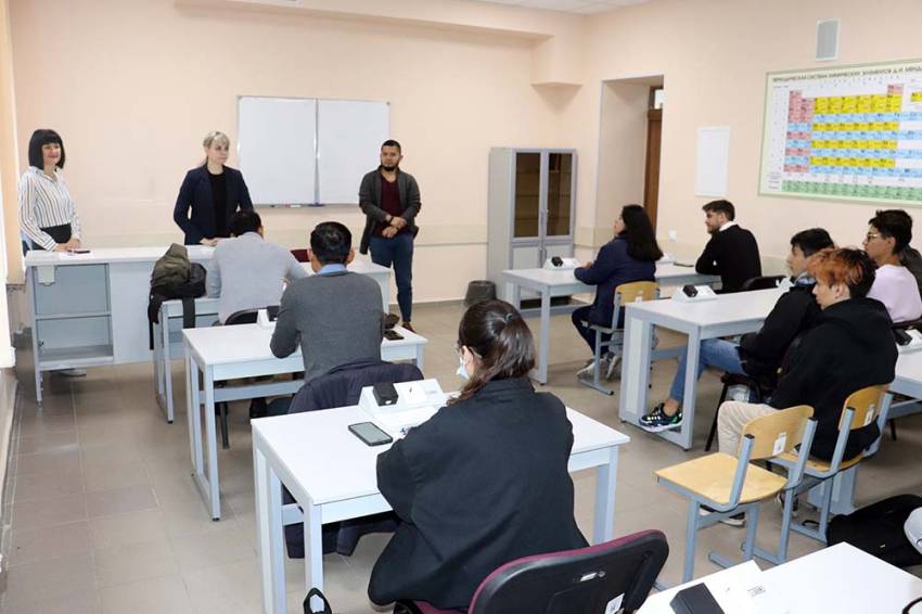 События НИУ «БелГУ» студентам-иностранцам подготовительного факультета рассказали о правилах обучения и проживания 