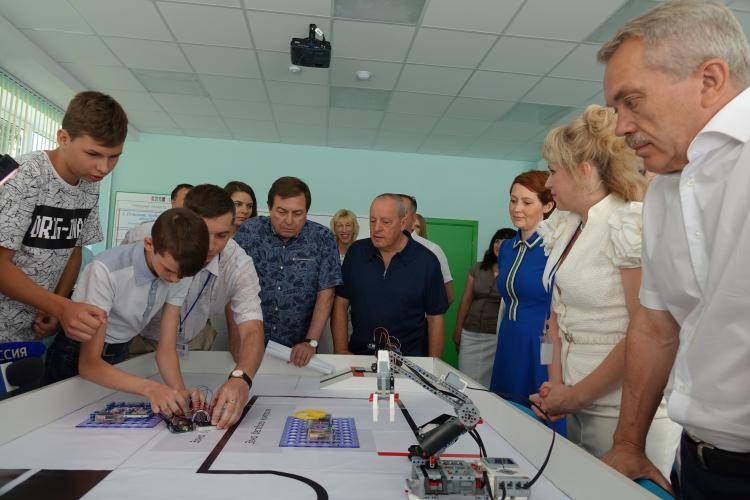 События НИУ «БелГУ» воспитанники инжиниринговой школы ниу «белгу» порадовали губернатора своими талантами