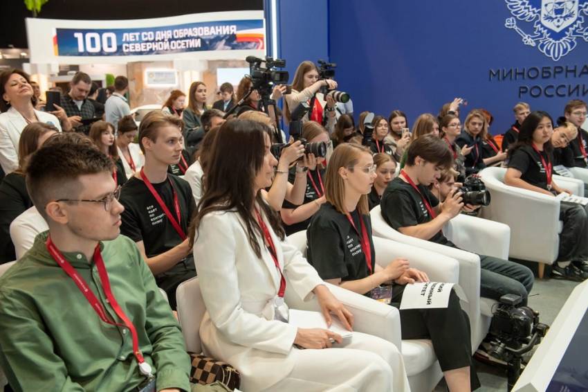 Students of “BelSU” asked questions to the Russian Minister of Science and Higher Education