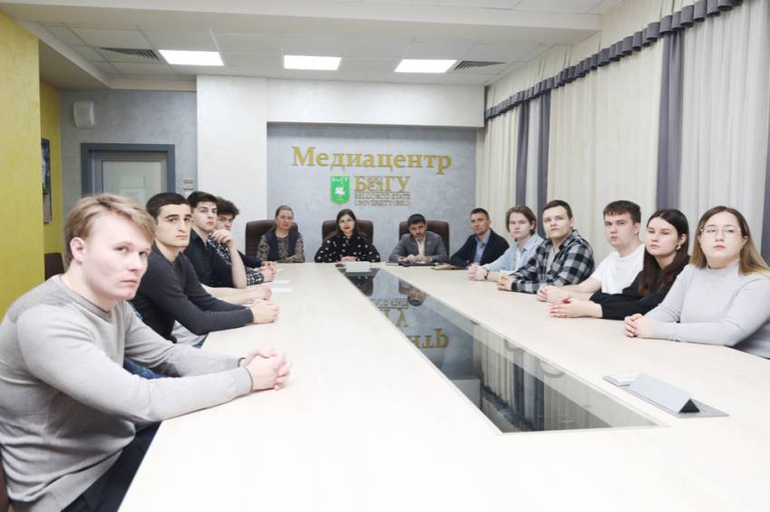 Студентам Белгородского госуниверситета рассказали о нюансах работы социального журналиста в зоне СВО
