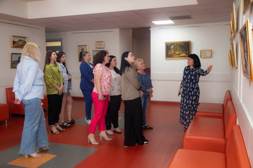 В НИУ «БелГУ» открылась юбилейная выставка работ первого преподавателя рисования