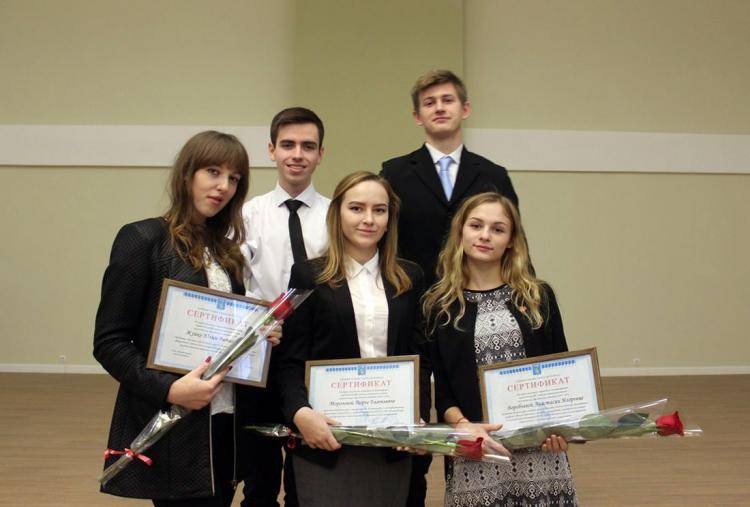 События НИУ «БелГУ» мэр белгорода вручил сертификаты на получение именной стипендии студентам ниу «белгу»