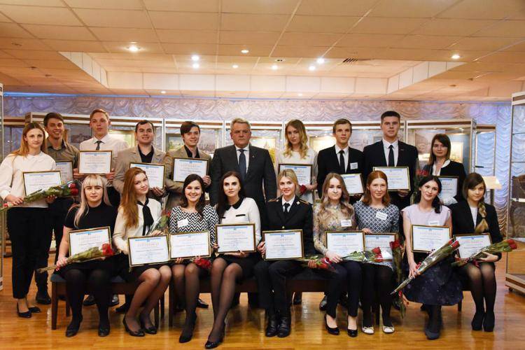 Студенты НИУ «БелГУ» стали обладателями персональных стипендий мэра Белгорода
