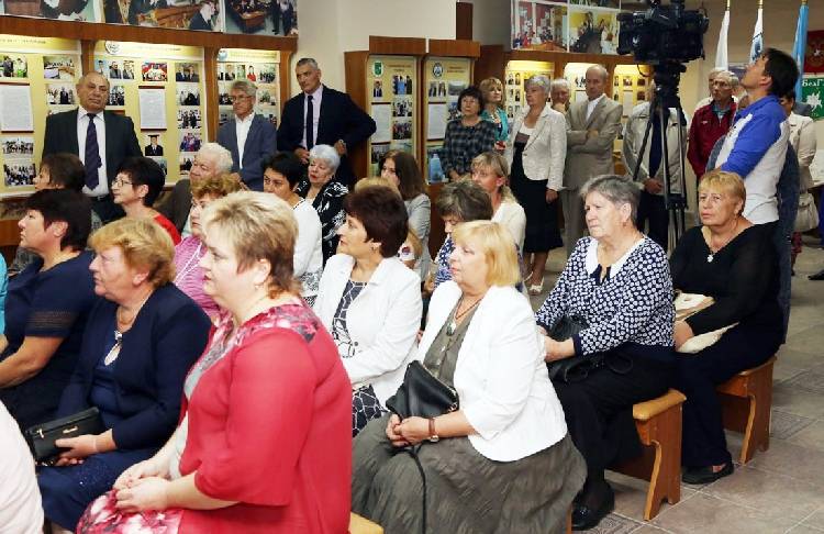 Gratitude to the builders Gratitude to the builders