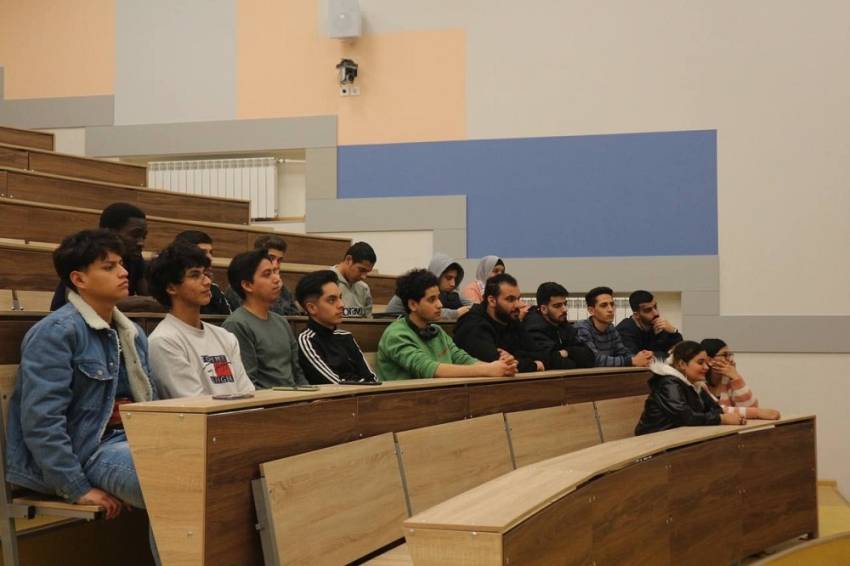 Студенты НИУ «БелГУ» проводят профориентацию иностранных обучающихся
