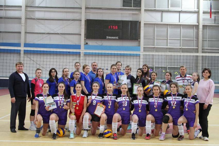 Женская команда пединститута по волейболу выиграла спартакиаду НИУ «БелГУ»