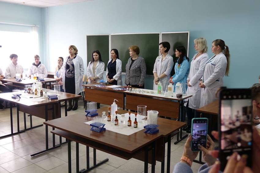 В НИУ «БелГУ» прошёл мастер-класс для школьников по экспериментальной химии