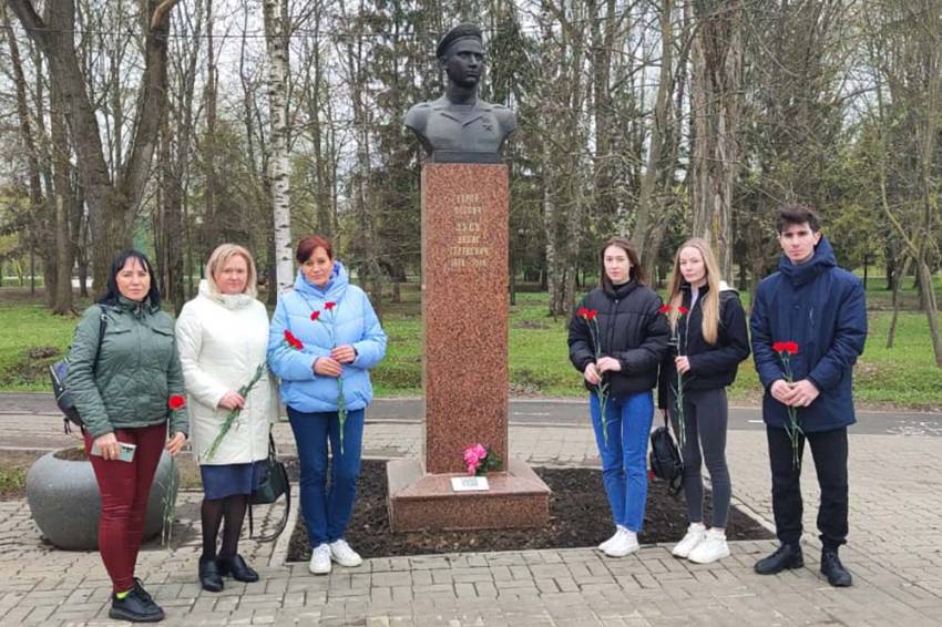 Студенты и сотрудники Белгородского госуниверситета почтили память Героя России Дениса Зуева