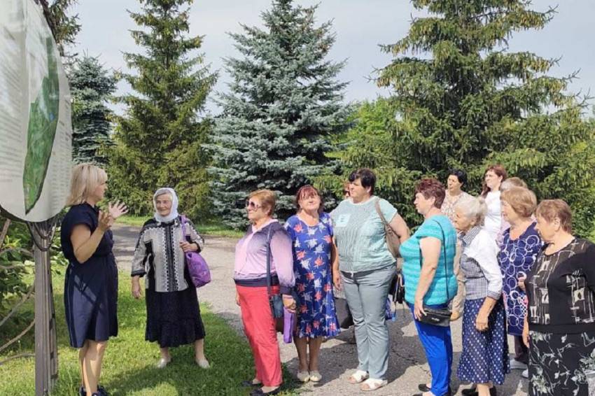 Ботанический сад НИУ «БелГУ» организовал экскурсию для представителей «серебряного возраста»