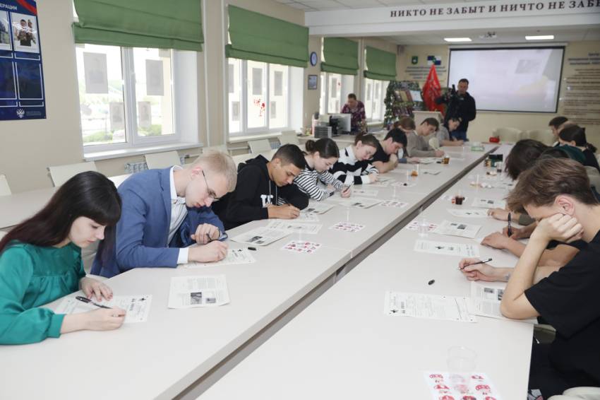 Студенты и сотрудники НИУ «БелГУ» написали диктант Победы События НИУ «БелГУ» студенты и сотрудники ниу «белгу» написали диктант победы