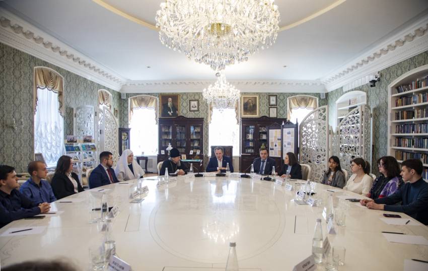 Студенты НИУ «БелГУ» встретились с губернатором и главой Белгородской митрополии События НИУ «БелГУ» студенты ниу «белгу» встретились с губернатором и главой белгородской митрополии