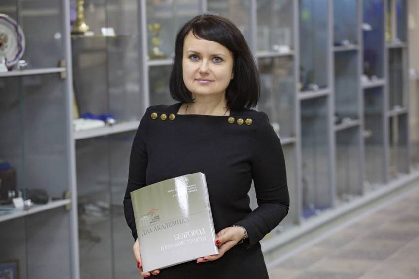 Издан альбом живописи художников «Два академика» События НИУ «БелГУ» издан альбом живописи художников «два академика»