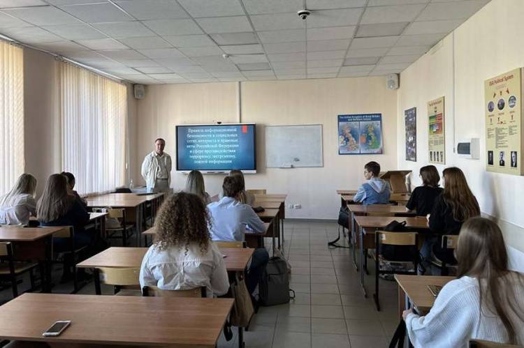 BelSU first-year students learn about measures against extremism ideology