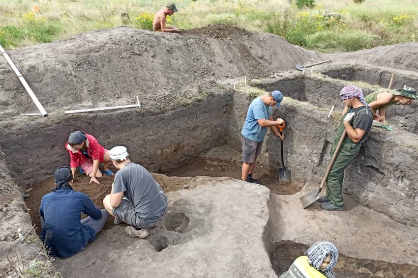 Студенты НИУ «БелГУ» участвуют в археологических раскопках на территории Белгородской области