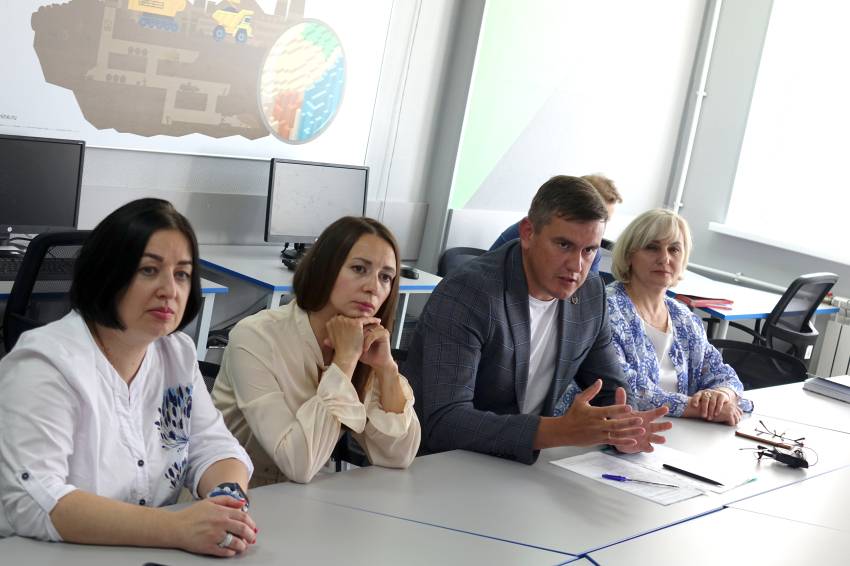 В НИУ «БелГУ» состоялась презентация результатов гранта РГО «Открытая география Белгородской области» События НИУ «БелГУ» в ниу «белгу» состоялась презентация результатов гранта рго «открытая география белгородской области»