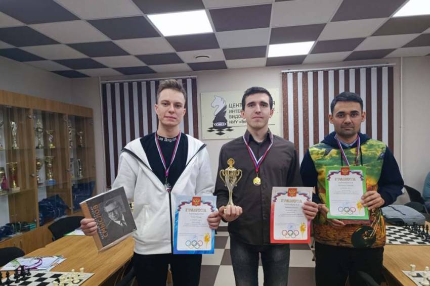 Победителей и призёров турнира по обратным шашкам наградили в НИУ «БелГУ»