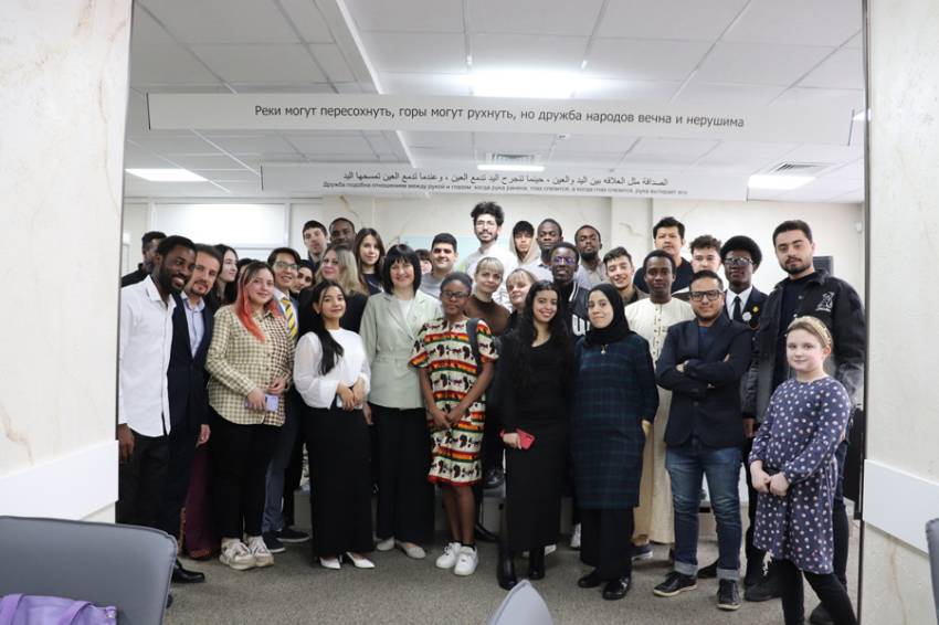 Международный фестиваль «Палитра языков» прошёл в НИУ «БелГУ» События НИУ «БелГУ» международный фестиваль «палитра языков» прошёл в ниу «белгу»