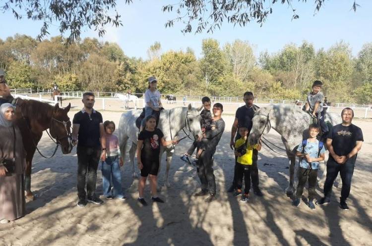 BelSU equestrian school organizes an excursion for children who defeated cancer