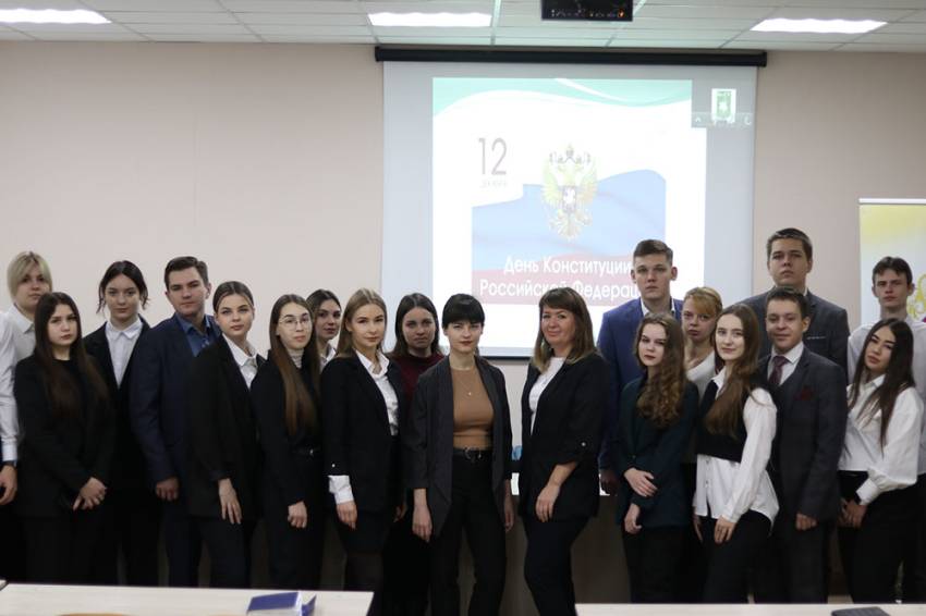 В День Конституции РФ представители НИУ «БелГУ» проверили свои знания основного закона страны  События НИУ «БелГУ» в день конституции рф представители ниу «белгу» проверили свои знания основного закона страны