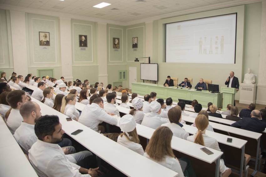 Главврачи белгородских больниц встретились с будущими выпускниками НИУ «БелГУ»
