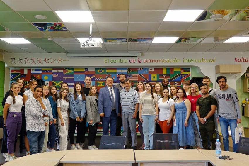 В НИУ «БелГУ» стартовала юбилейная Х международная языковая школа 