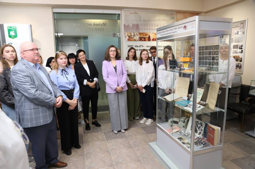 Выставку, посвящённую преподавателям вуза, открыли в Музее истории НИУ «БелГУ» 