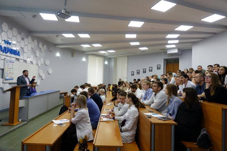 Dental Students Learn Life Saving Skills Dental Students Learn Life Saving Skills
