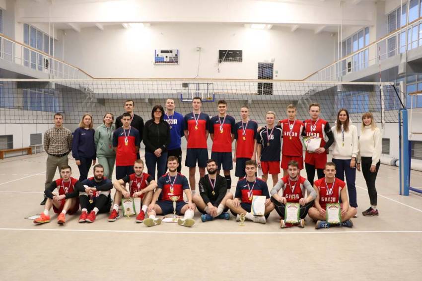 Сборная Белгородского госуниверситета выиграла Кубок Спортивного клуба по волейболу среди мужских команд