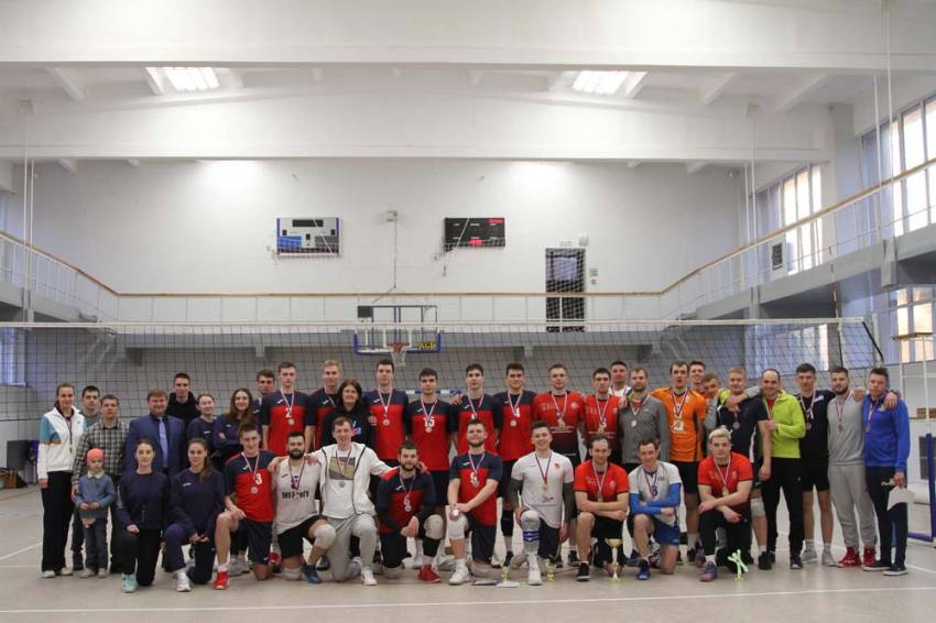 Команда выпускников НИУ «БелГУ» – победитель открытого Кубка Спортивного клуба по волейболу