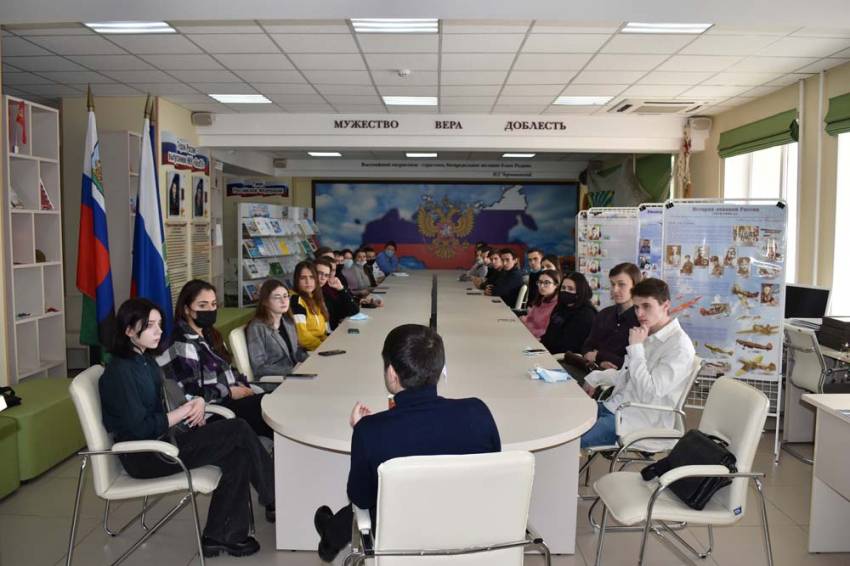 Положение дел на мировой политической арене обсудили на студенческой встрече с политологом