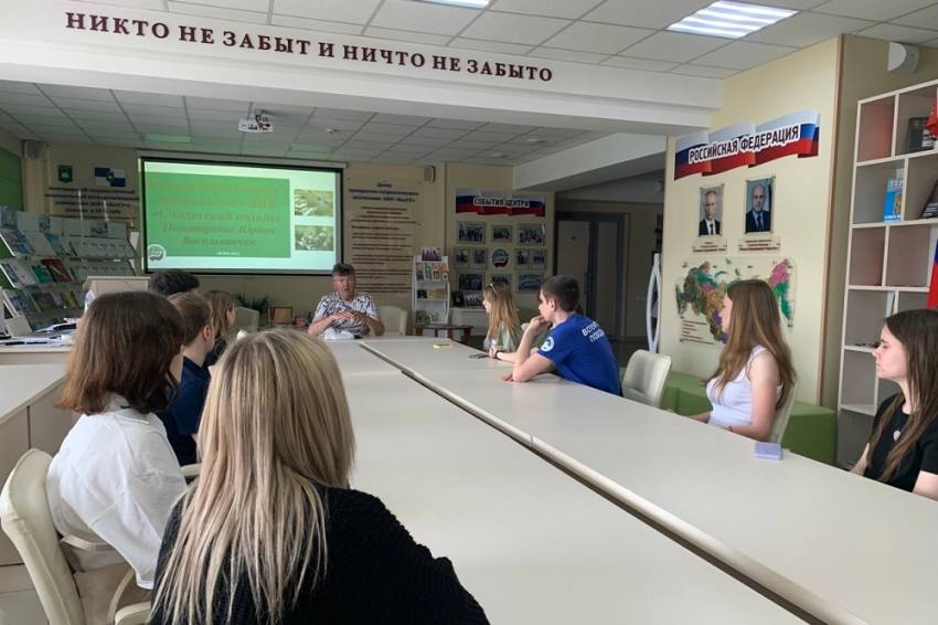 Студенты НИУ «БелГУ» встретились с председателем военно-патриотического клуба «Солдатский подвиг»