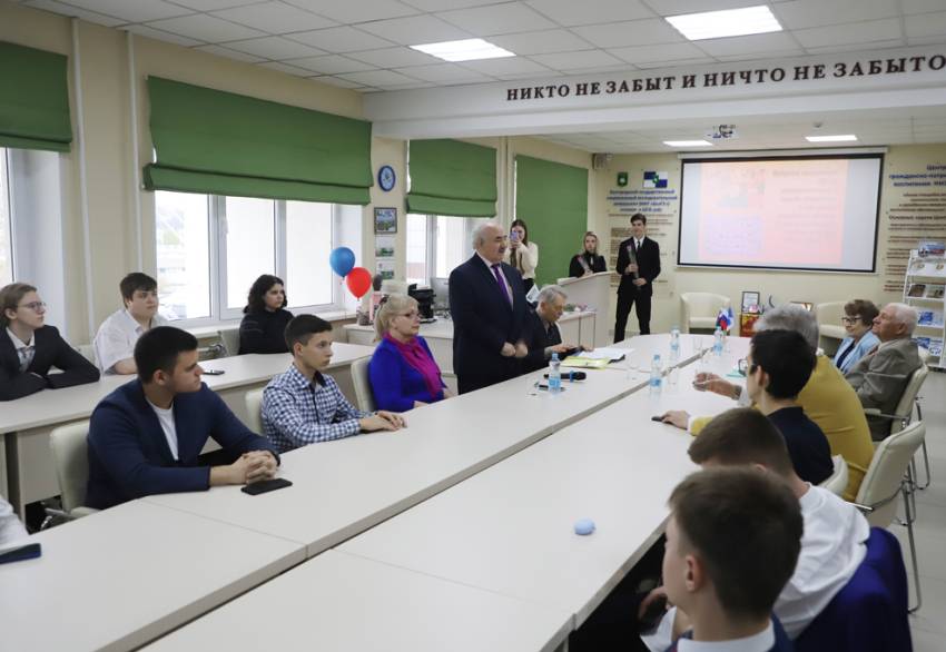 Ветераны Белгородского госуниверситета рассказали студентам о верности призванию