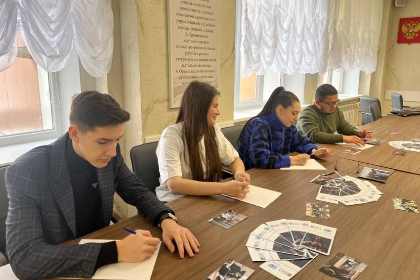 Студенты НИУ «БелГУ» пишут письма российским солдатам
