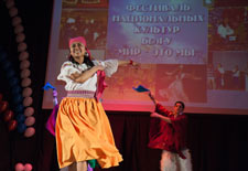 Студенты из Эквадора с фольклорным танцем «Приходи весна, приноси тепло!»