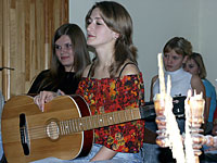События НИУ «БелГУ» Мария Пидорич, студентка факультета журналистики, очаровала всех присутствующих прекрасным голосом и игрой на гитаре