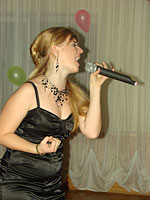 Юлия Гвоздева, студентка факультета математики и информационных технологий, порадовала зрителей прекрасным вокалом