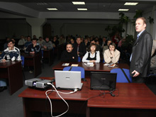 Рабочий момент. Специалисты БелГУ проводят для белгородских учителей мастер-класс по установке и администрированию СПО
