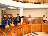 Члены московской комиссии знакомятся с университетом