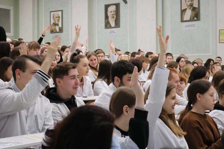 Студенты выпускных курсов медколледжа НИУ «БелГУ» встретились с главврачами медучреждений Белгородской области 