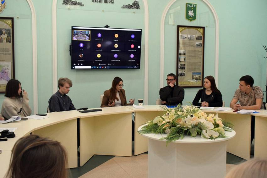 Студенты НИУ «БелГУ» встретились с редактором информагентства «Регнум»