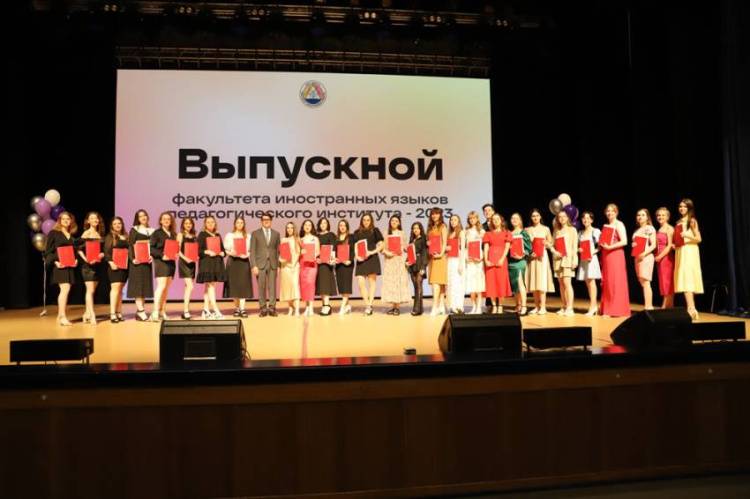 53 students of BelSU Department of Foreign Languages graduate with honours