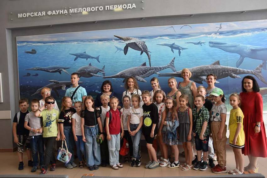 Белгородским школьникам в БелГУ показали «Скрыню» и «магическую» комнату свечения минералов